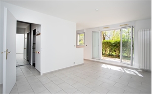 studio à la location -   93160  NOISY LE GRAND, surface 32 m2 location studio - UBI465249632